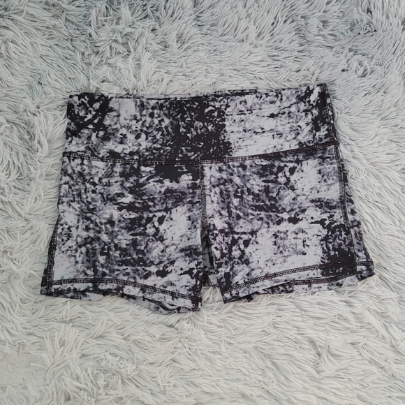 Champion Pants - Black and Grey Patterned Spandex Athletic Shorts | Size Medium | Champion